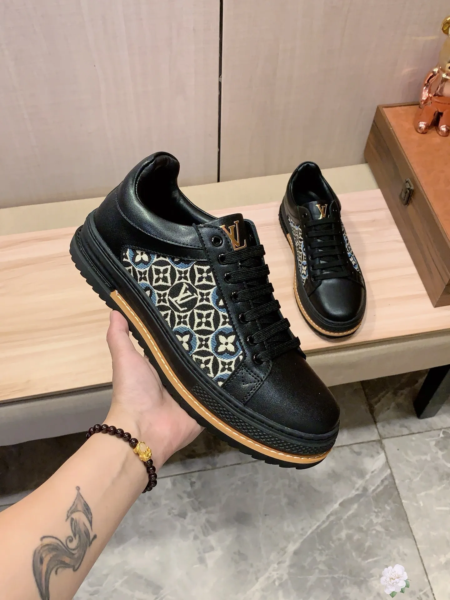 Men's men's shoes 💰420💰💰🎩🎩[Lightning][Lightning] "LV*" The latest • hot style casual shoes, top brand [Seduce] luxury~purchase, top~quality. [Strong] The upper is made of imported breathable cowhide with fabric material ➕ Breathable sheepskin feet (•) and fine workmanship. The original stylish and stylish soft rubber wear-resistant and non-slip outsole is light and comfortable on the feet. The real thing looks better when photographed in person. Code 111: Code: 38-44, 2️⃣colors selected